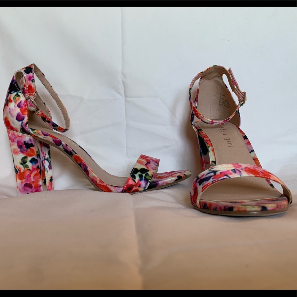 Madden Girl floral heel pumps, never worn